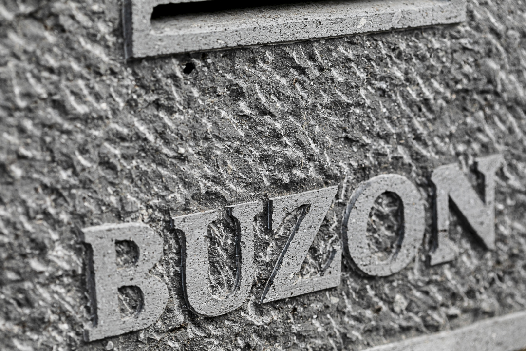 - Buzón de Cartas en piedra
