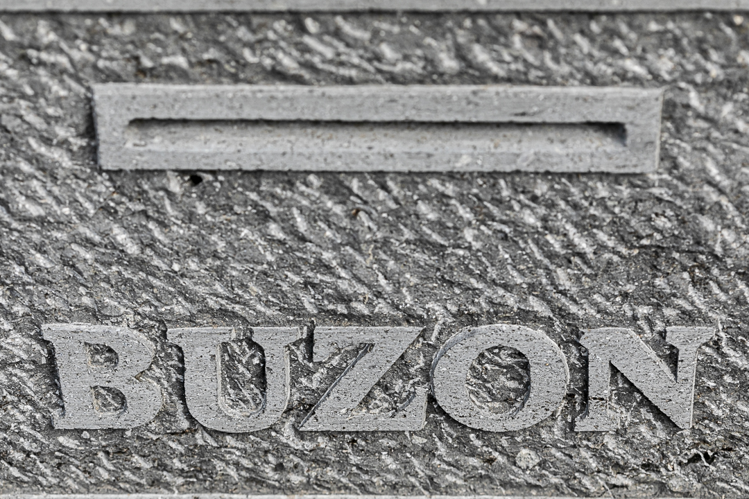 - Buzón de Cartas en piedra