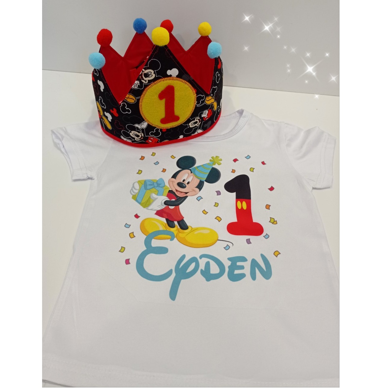 Corona y camiseta de cumpleaños