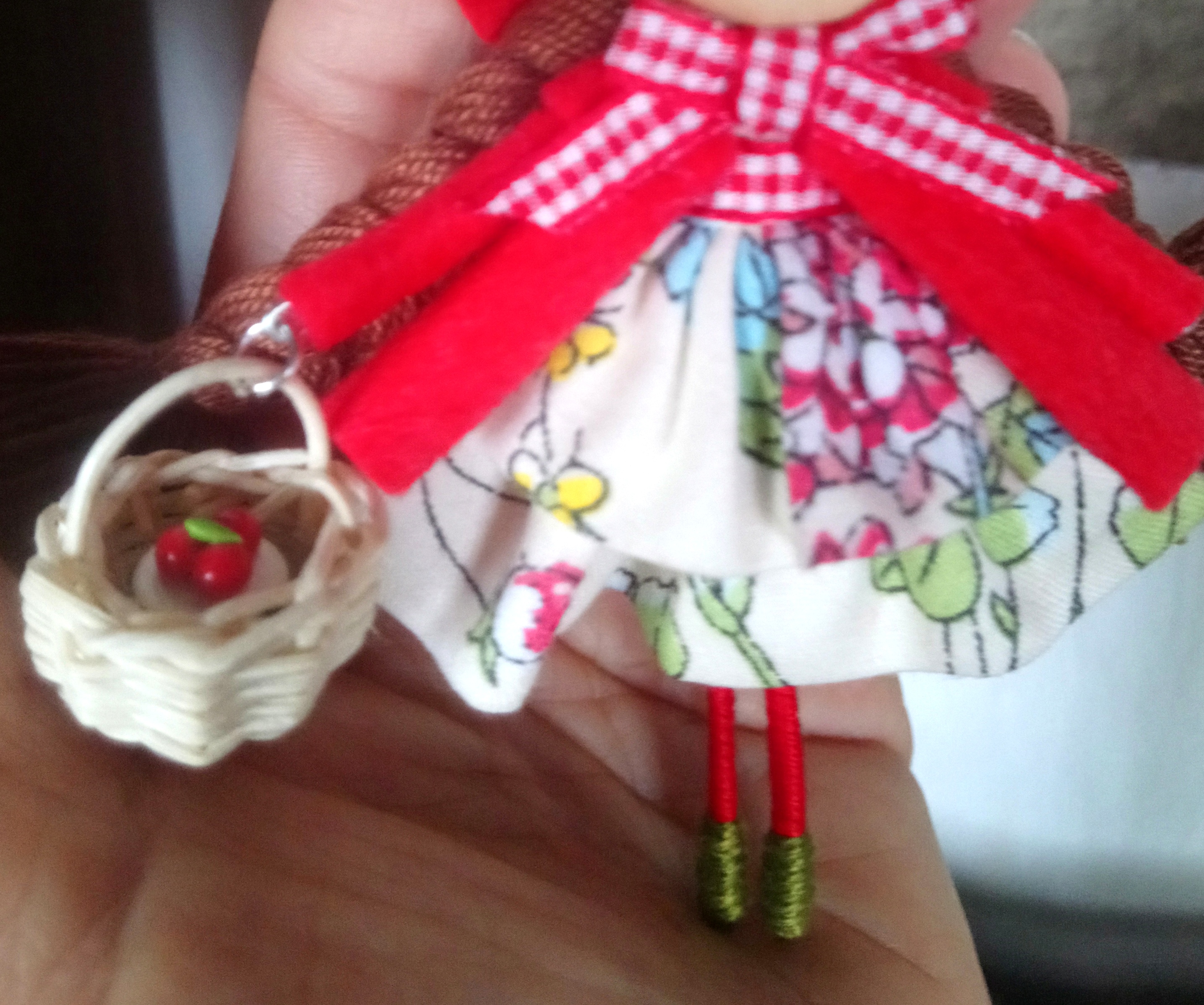 Broche Caperucita Roja